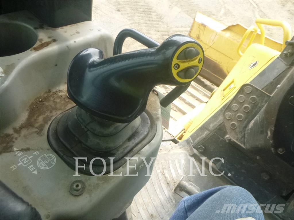 Komatsu D61PX1-23 Buldozer sobre oruga