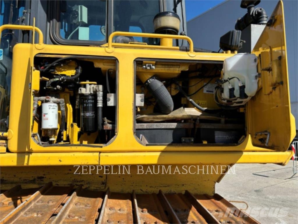 Komatsu D65PX-18 Buldožerji goseničarji