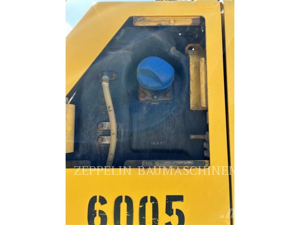 Komatsu D65PX-18 Buldožerji goseničarji