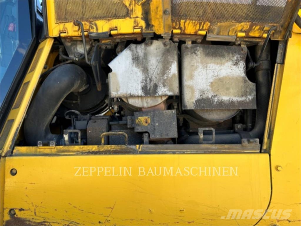 Komatsu D65PX-18 Buldožerji goseničarji