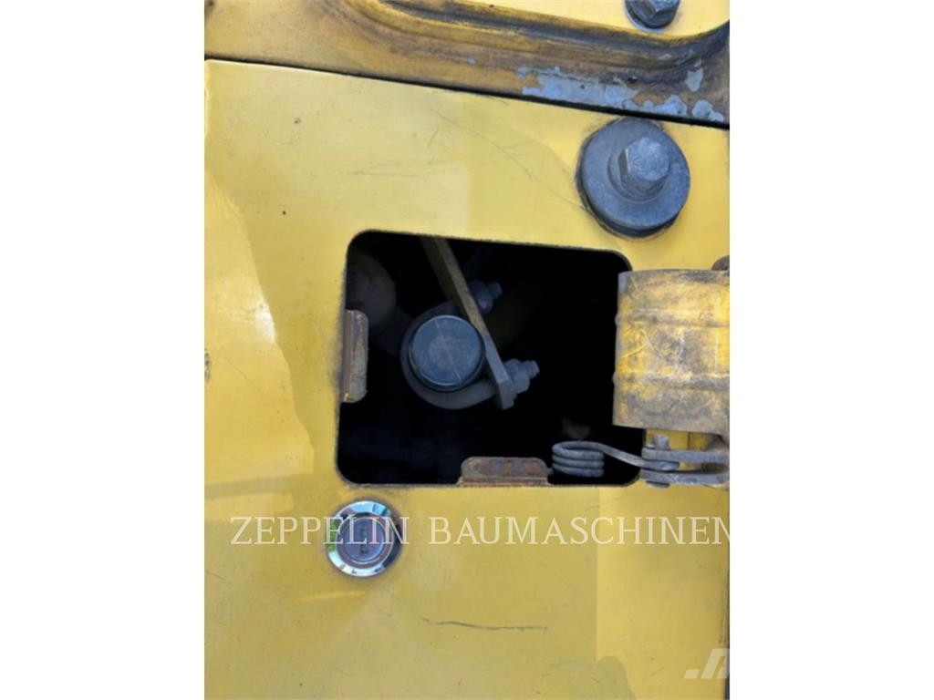 Komatsu D65PX-18 Buldožerji goseničarji
