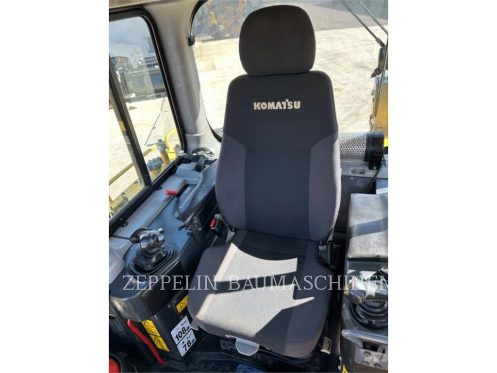 Komatsu D65PX-18 Buldožerji goseničarji