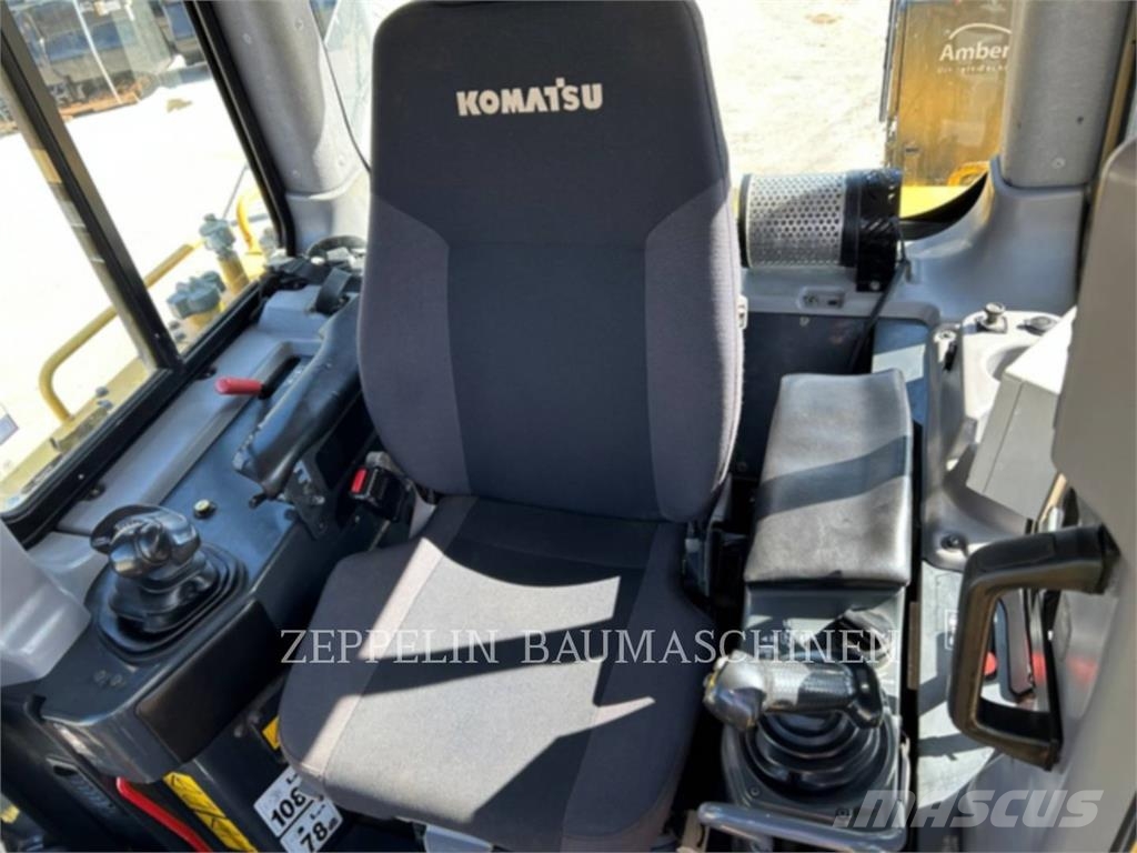 Komatsu D65PX-18 Buldožerji goseničarji