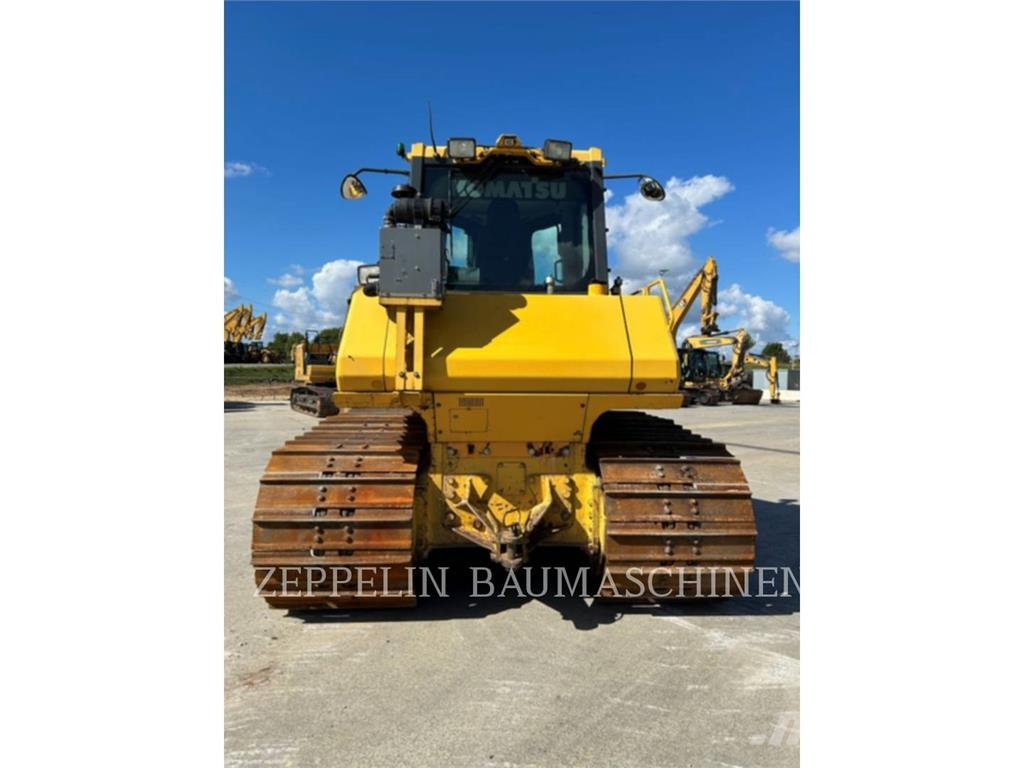 Komatsu D65PX-18 Buldožerji goseničarji