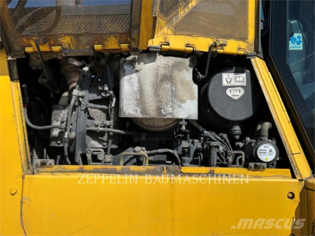 Komatsu D65PX-18 Buldožerji goseničarji
