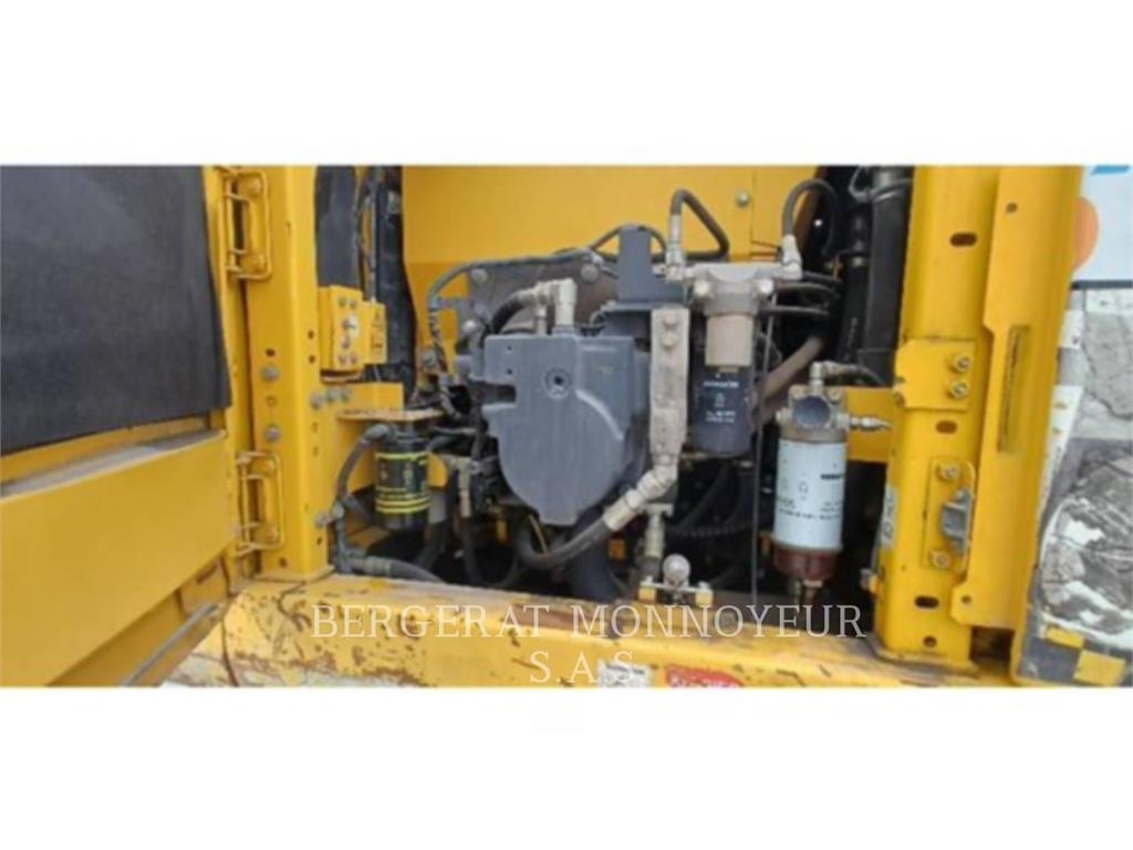 Komatsu HB215LC2 Paletli ekskavatörler