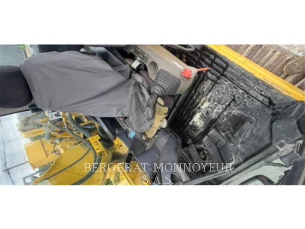 Komatsu HB215LC2 Paletli ekskavatörler