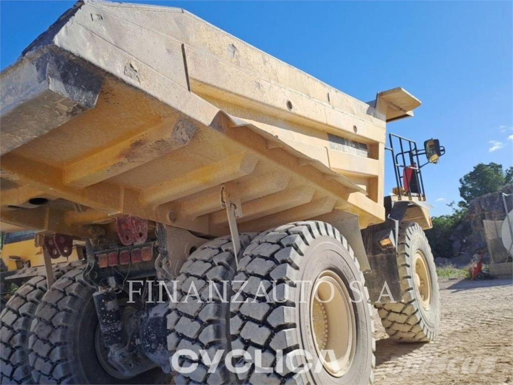 Komatsu HD465-7 Karjeriniai savivarčiai