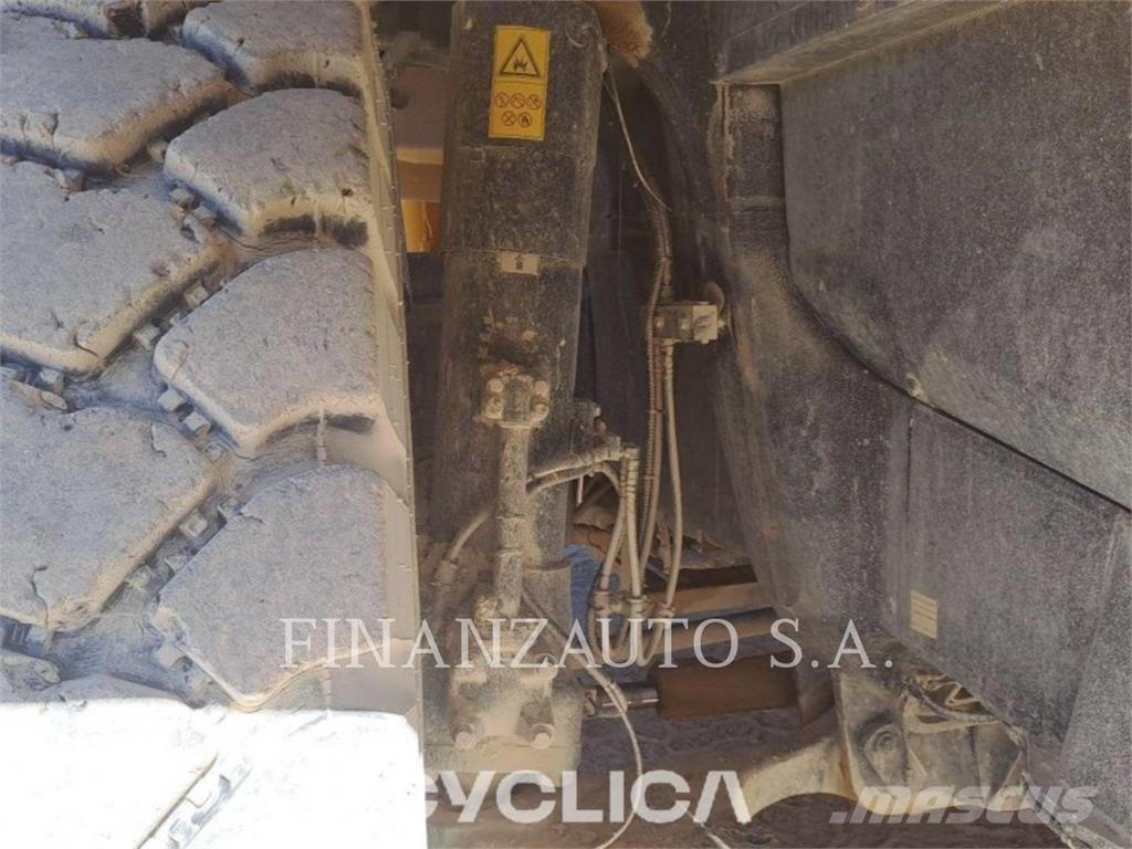 Komatsu HD465-7 Dumper - Knickgelenk