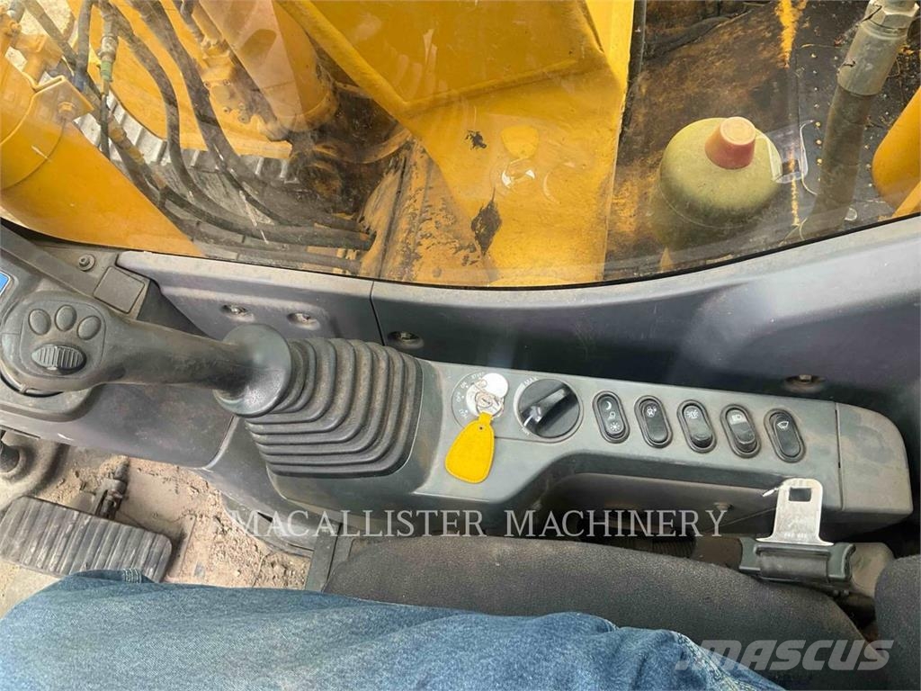 Komatsu PC138US-11 حفارات زحافة