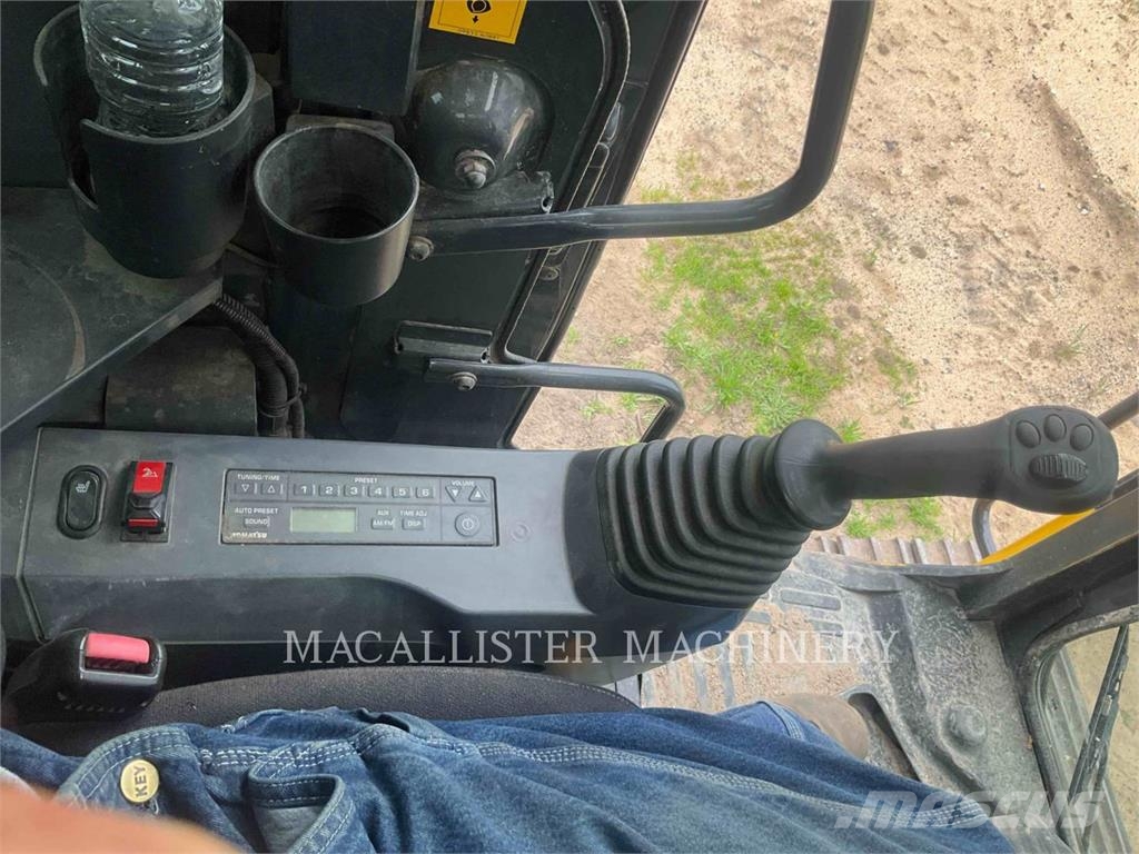 Komatsu PC138US-11 حفارات زحافة