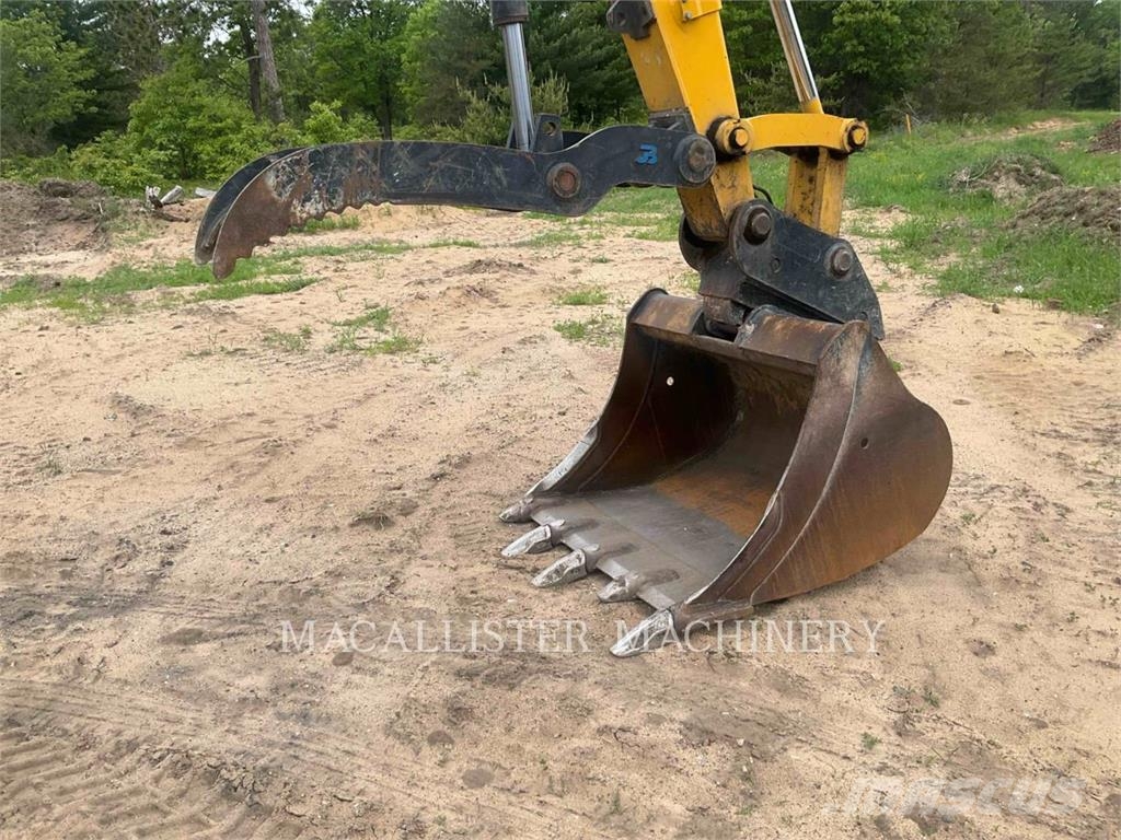 Komatsu PC138US-11 حفارات زحافة