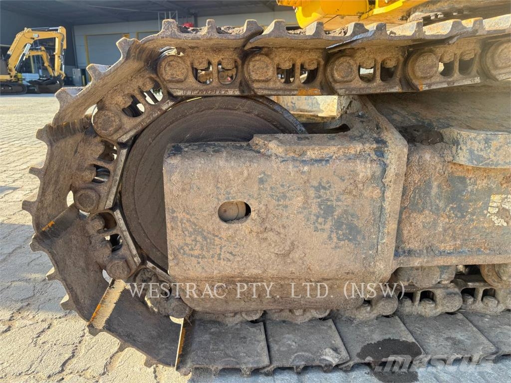 Komatsu PC170LC-11 Roomikekskavaatorid