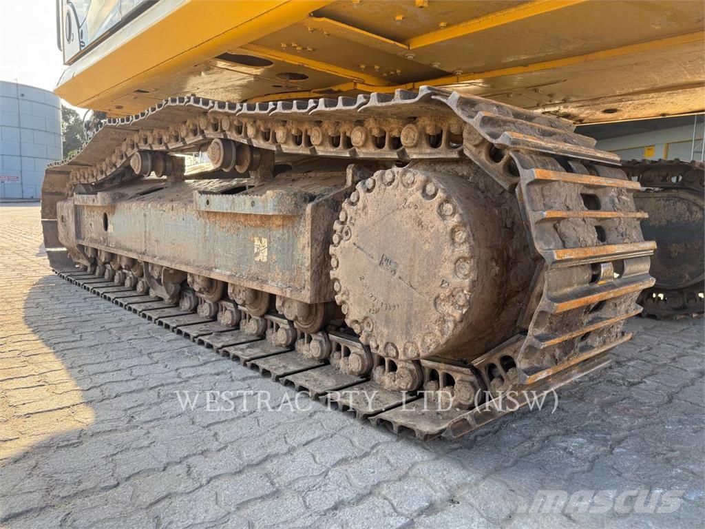 Komatsu PC170LC-11 Roomikekskavaatorid