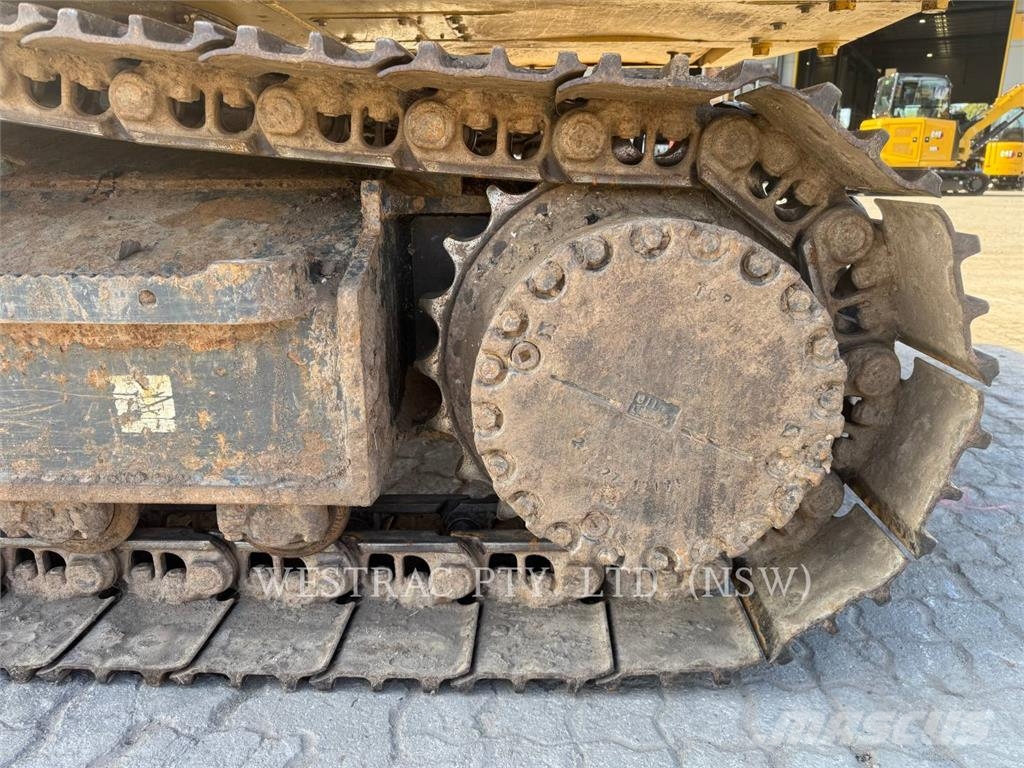 Komatsu PC170LC-11 Roomikekskavaatorid
