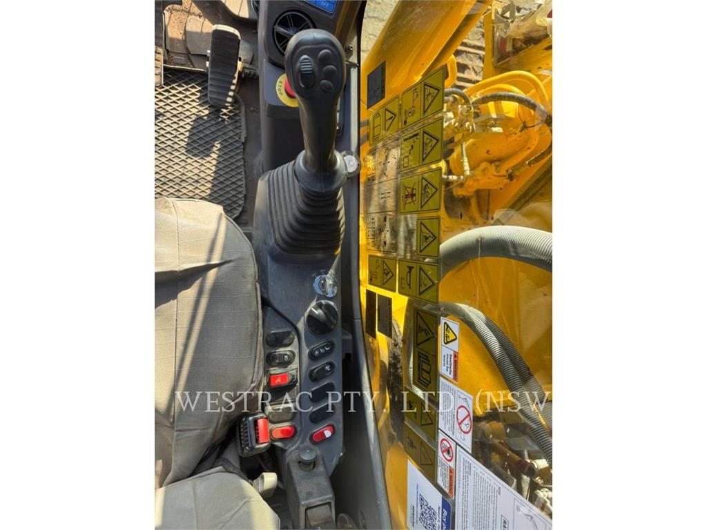 Komatsu PC170LC-11 Roomikekskavaatorid