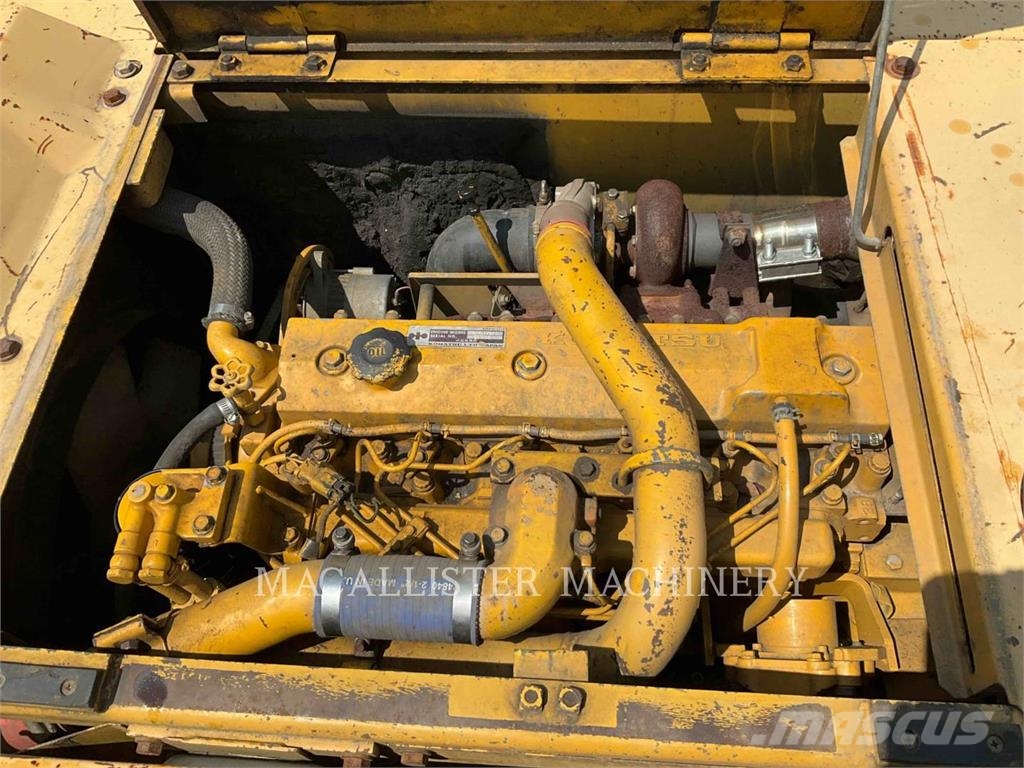 Komatsu PC220 Bagri goseničarji