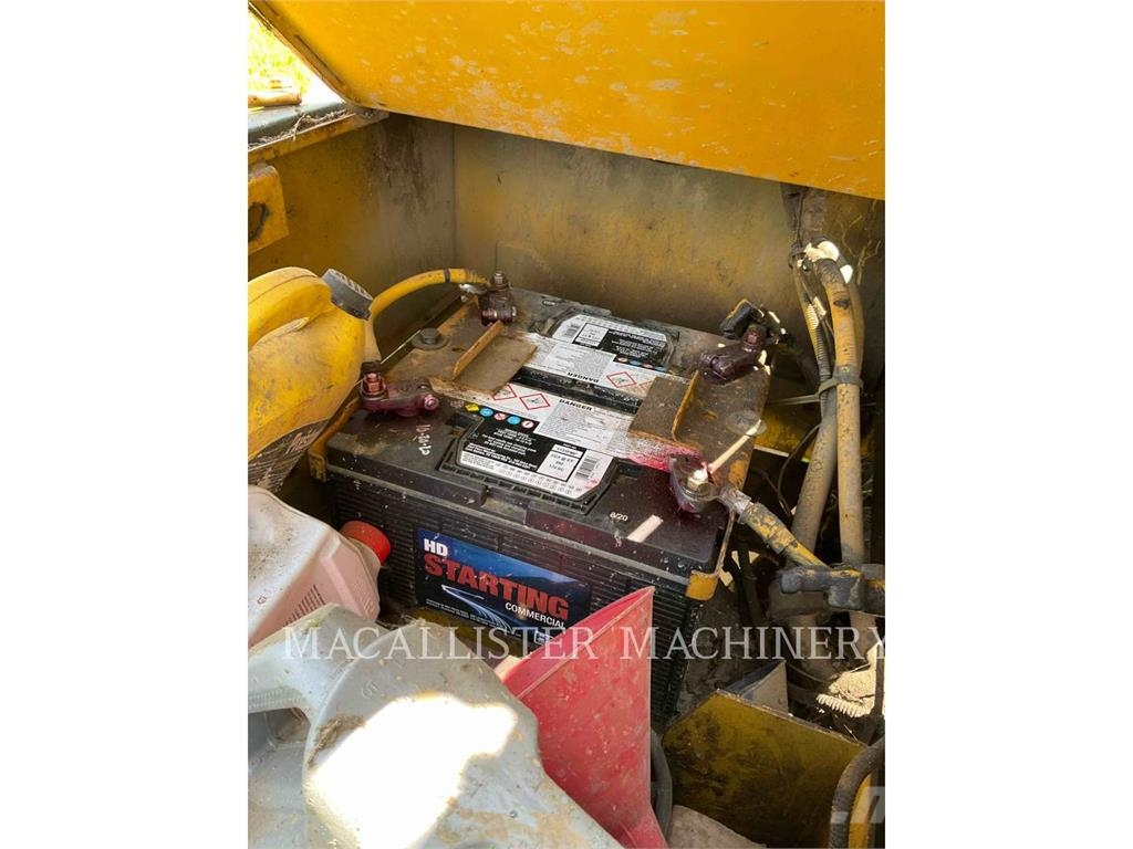 Komatsu PC220 Bagri goseničarji