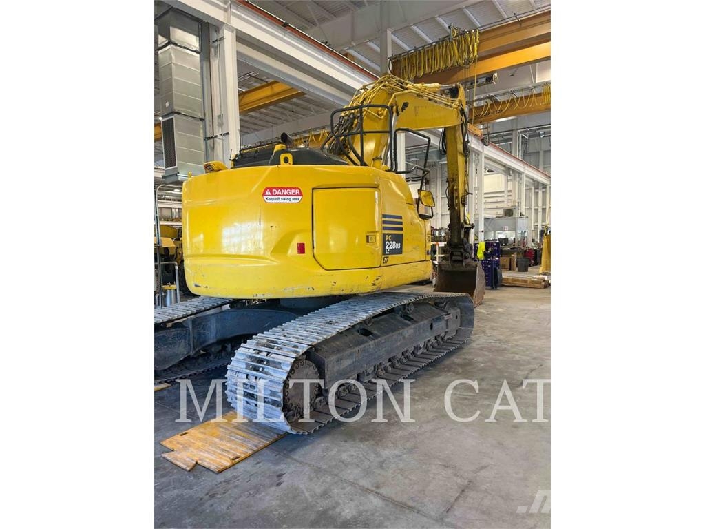 Komatsu PC228 Kāpurķēžu ekskavatori