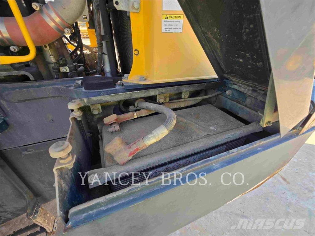 Komatsu WA470-8 Pale gommate