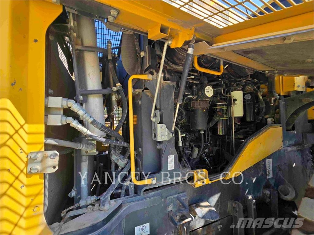 Komatsu WA470-8 Pale gommate