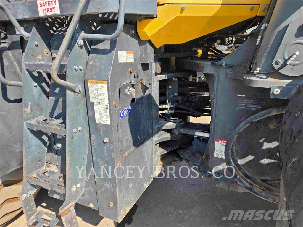 Komatsu WA470-8 Pale gommate
