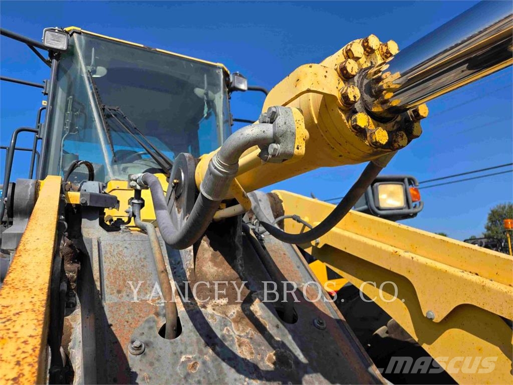 Komatsu WA470-8 Pale gommate