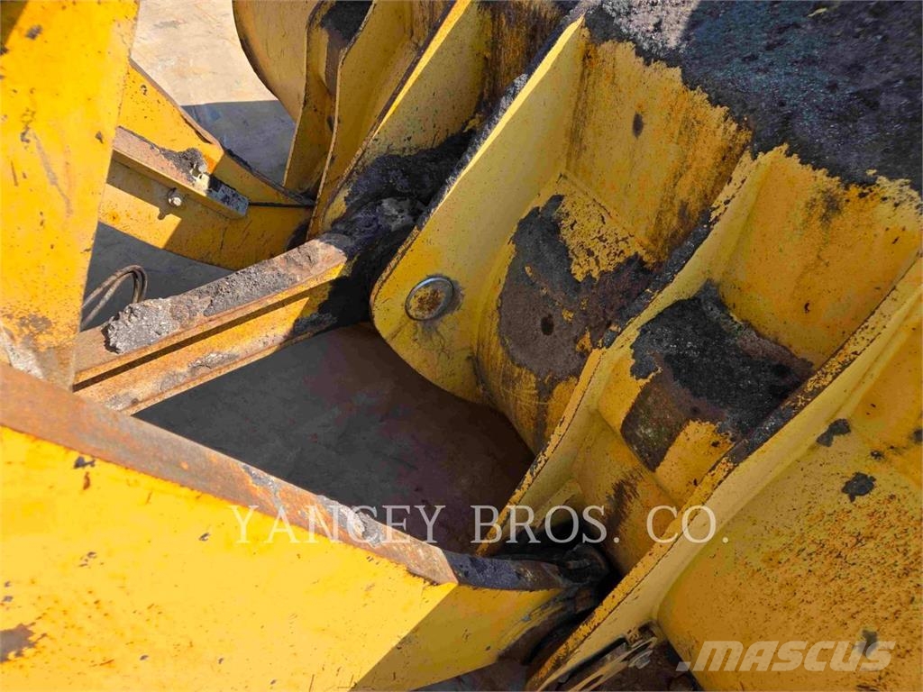 Komatsu WA470-8 Pale gommate
