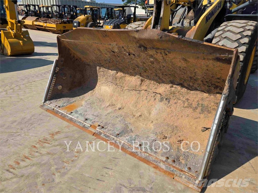 Komatsu WA470-8 Pale gommate
