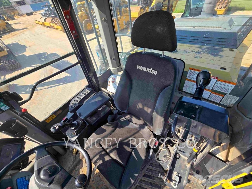 Komatsu WA470-8 Pale gommate
