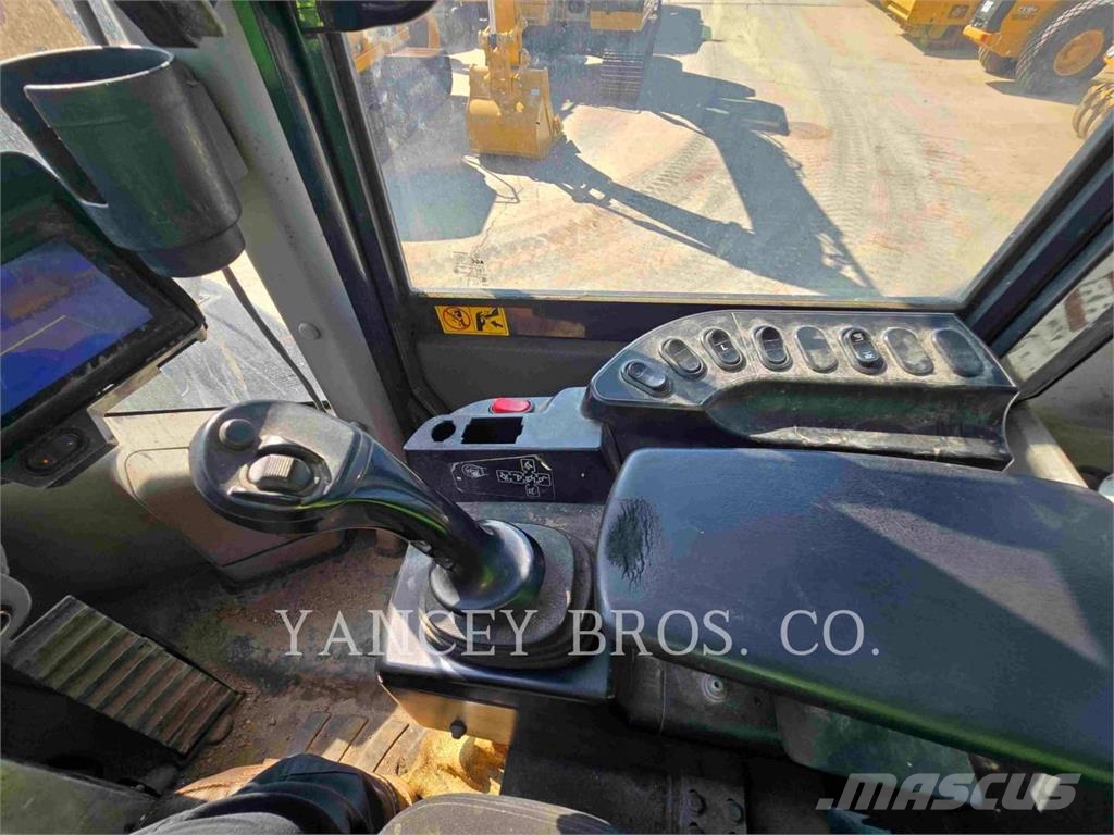 Komatsu WA470-8 Pale gommate