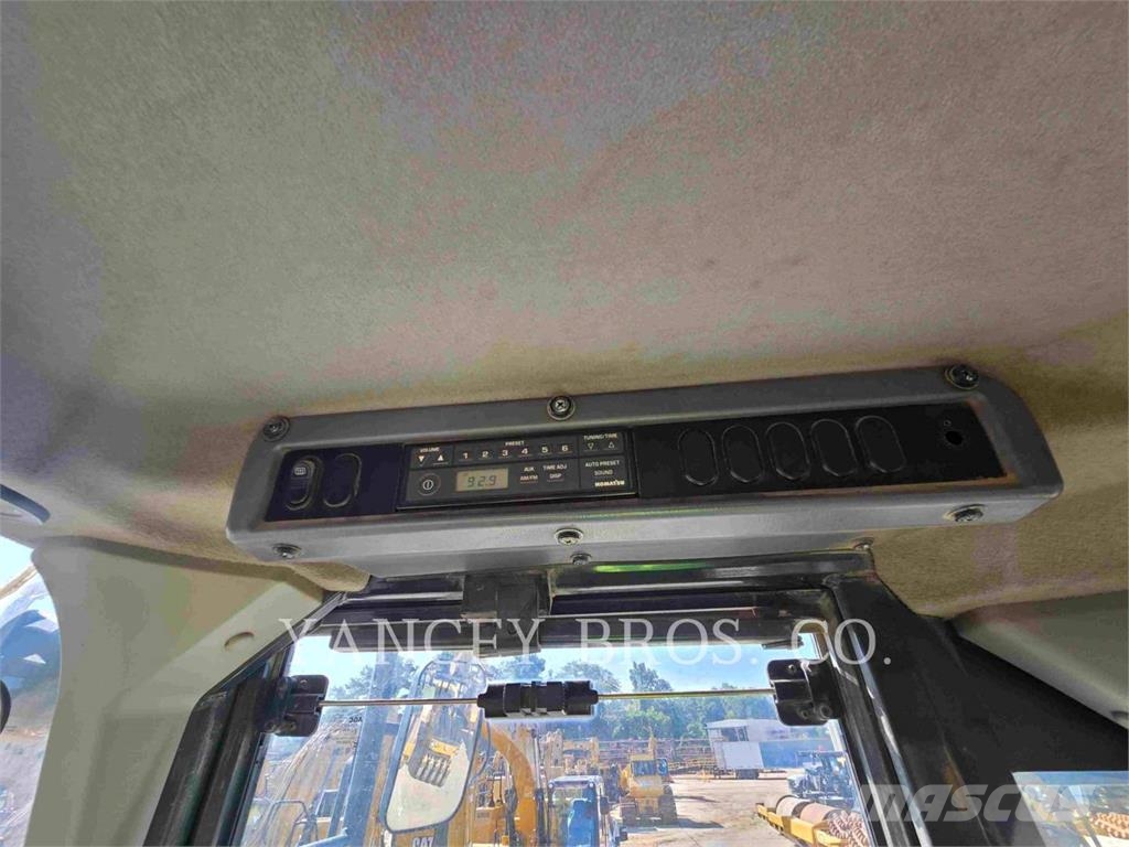 Komatsu WA470-8 Pale gommate