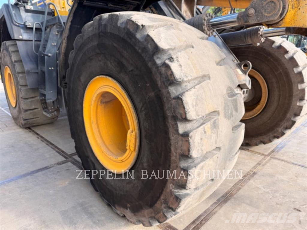 Komatsu WA480-8E0 Radlader