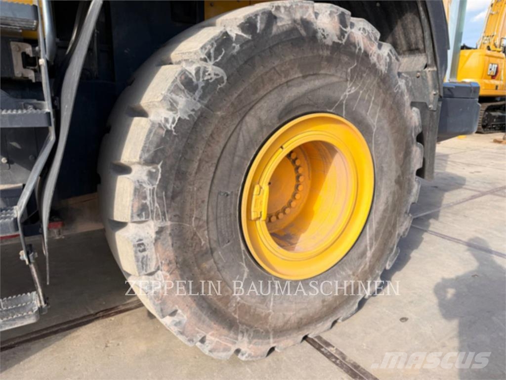 Komatsu WA480-8E0 Radlader