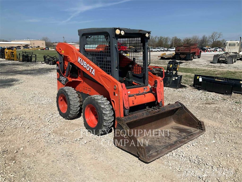 Kubota SSV65 滑移装载机