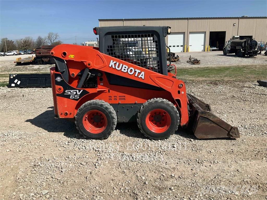 Kubota SSV65 滑移装载机