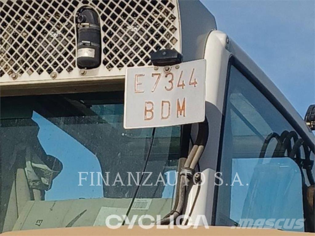 Liebherr U-A309 حفارات بعجل