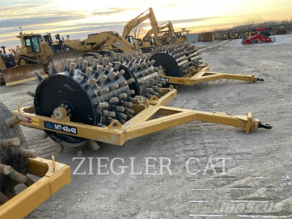 Mobile Track Solutions MT48X48 ضاغطات التربة