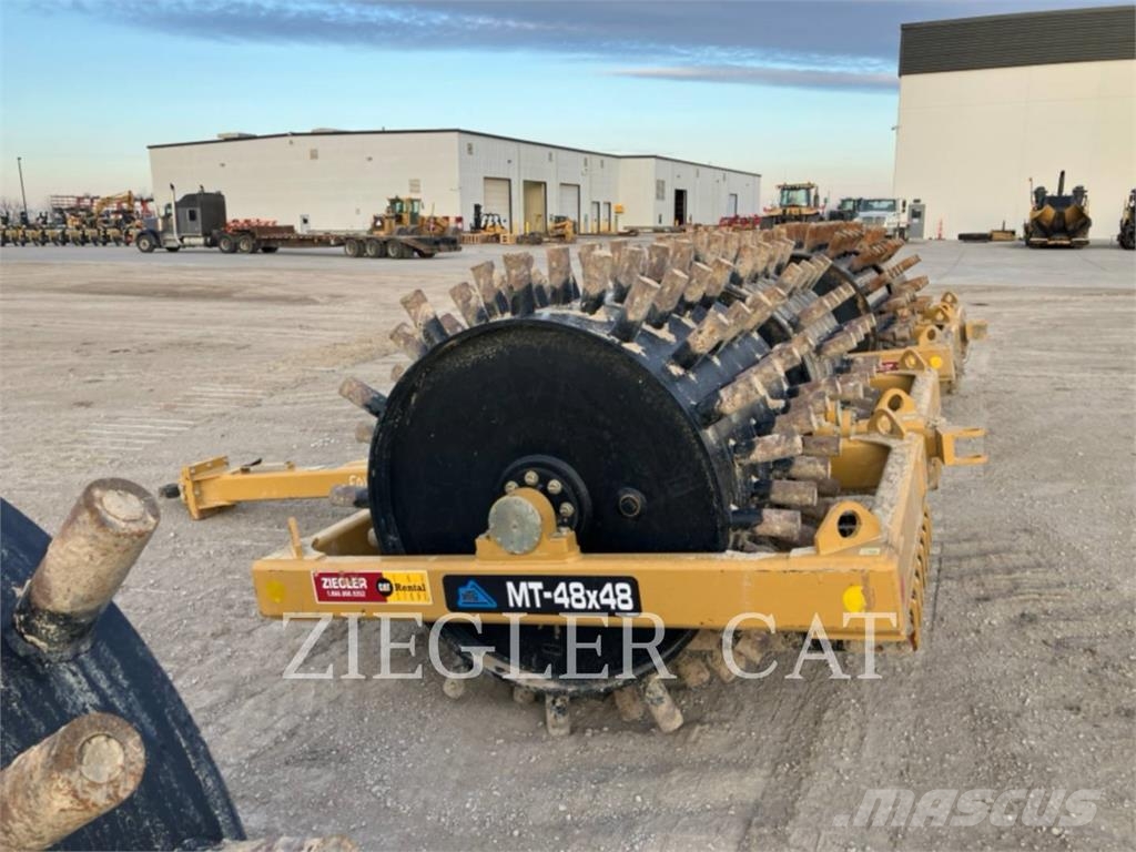 Mobile Track Solutions MT48X48 ضاغطات التربة