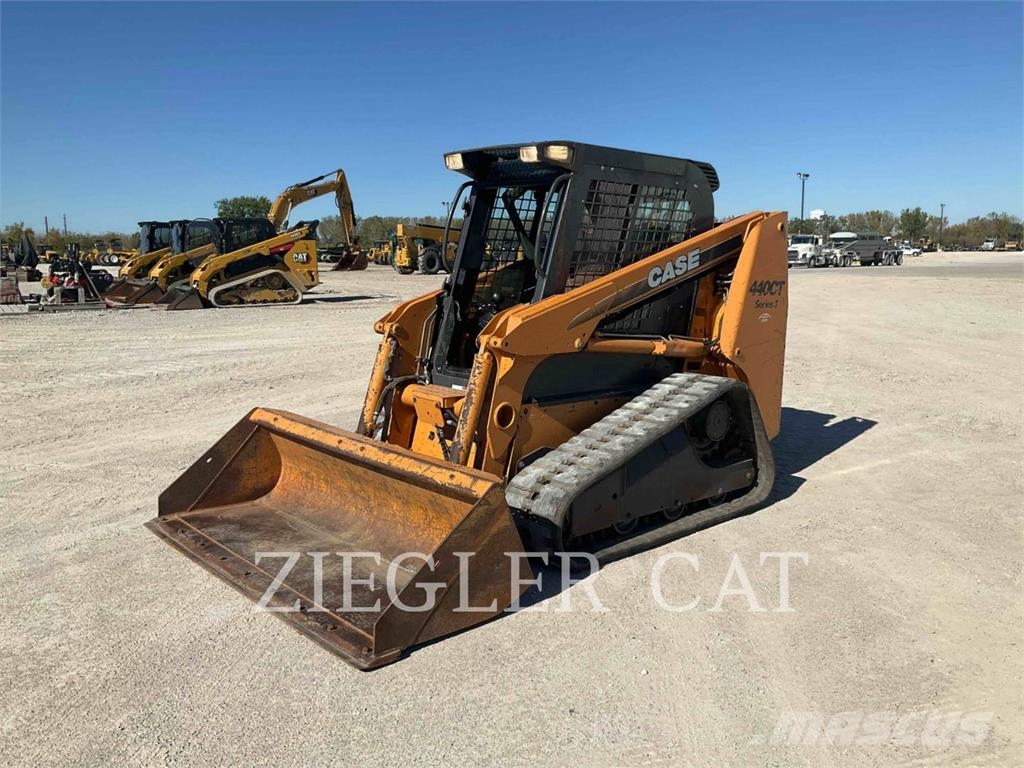 New Holland 440CT لوادر انزلاقية التوجيه
