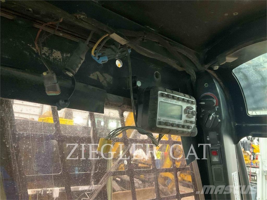 New Holland 440CT لوادر انزلاقية التوجيه