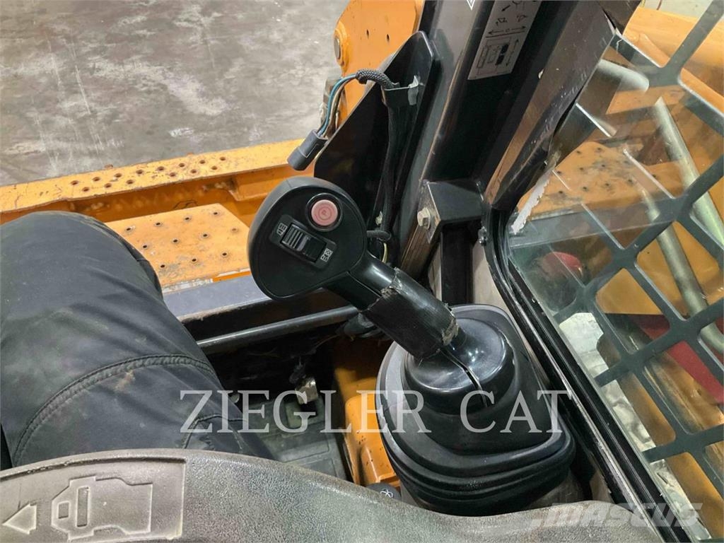 New Holland 440CT لوادر انزلاقية التوجيه