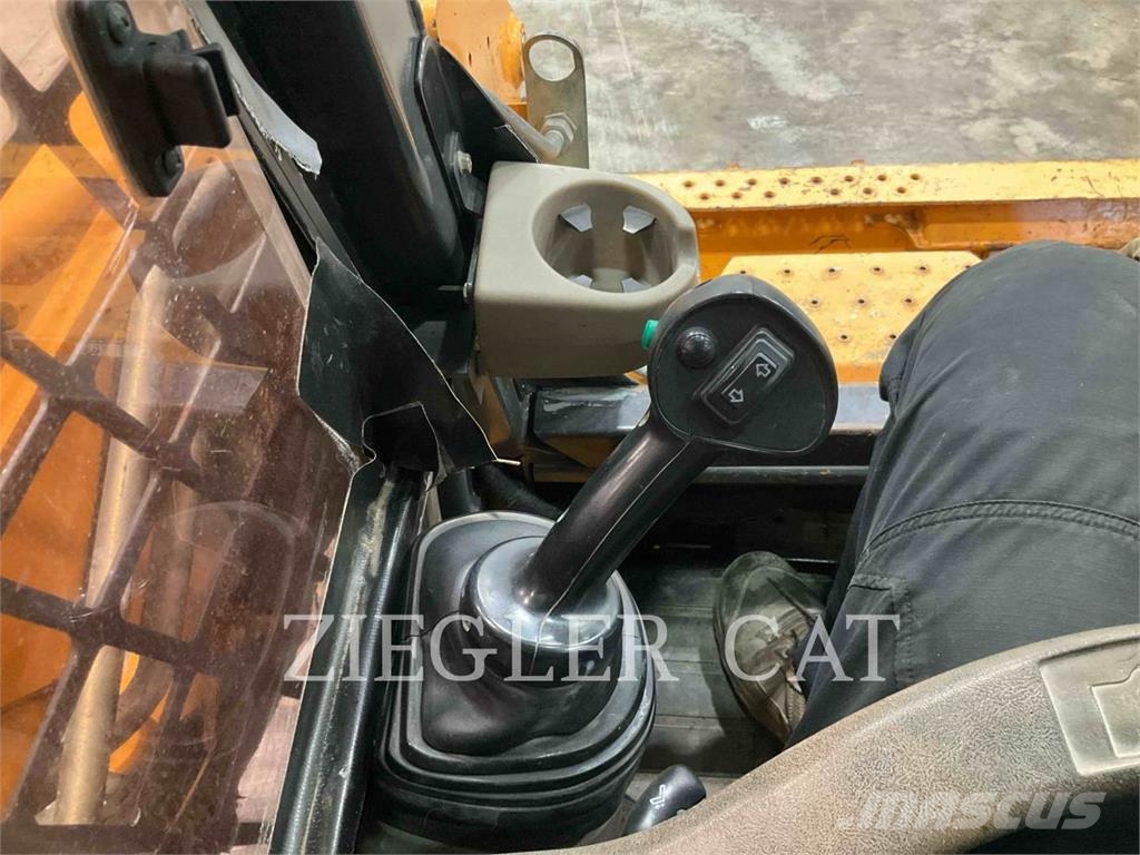 New Holland 440CT لوادر انزلاقية التوجيه