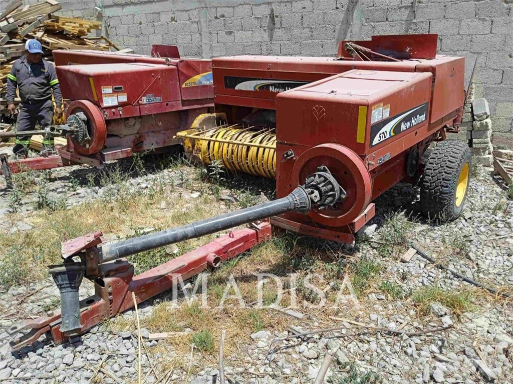 New Holland 570 Harvesterji