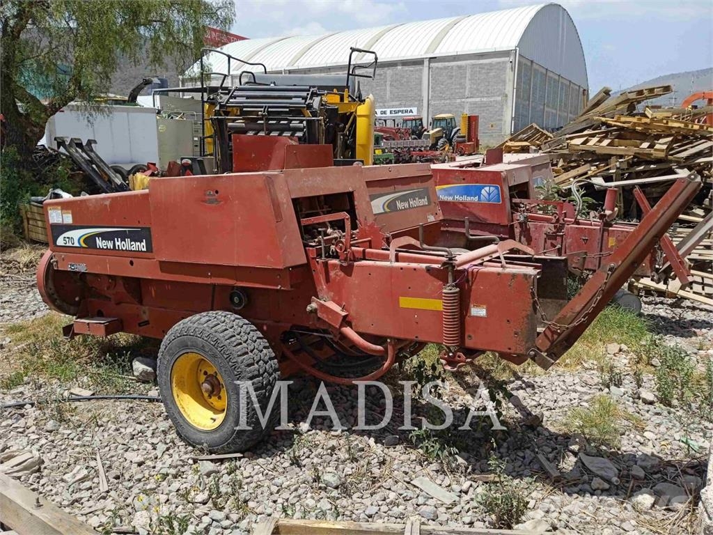 New Holland 570 Harvesterji
