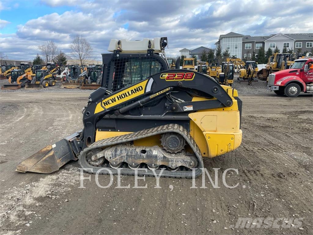 New Holland C238 Kāpurķēžu iekrāvēji