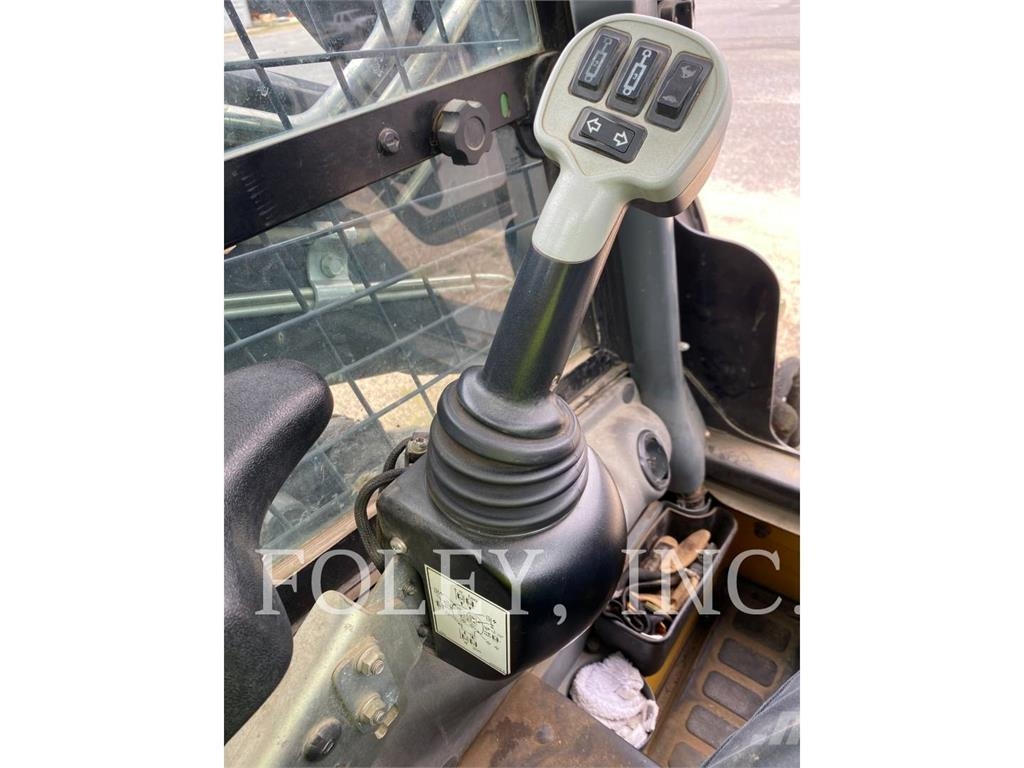 New Holland C238 Kāpurķēžu iekrāvēji