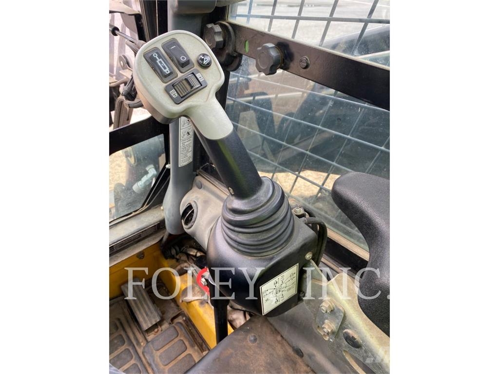 New Holland C238 Kāpurķēžu iekrāvēji
