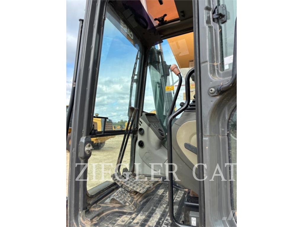 New Holland CX145DSR Kāpurķēžu ekskavatori