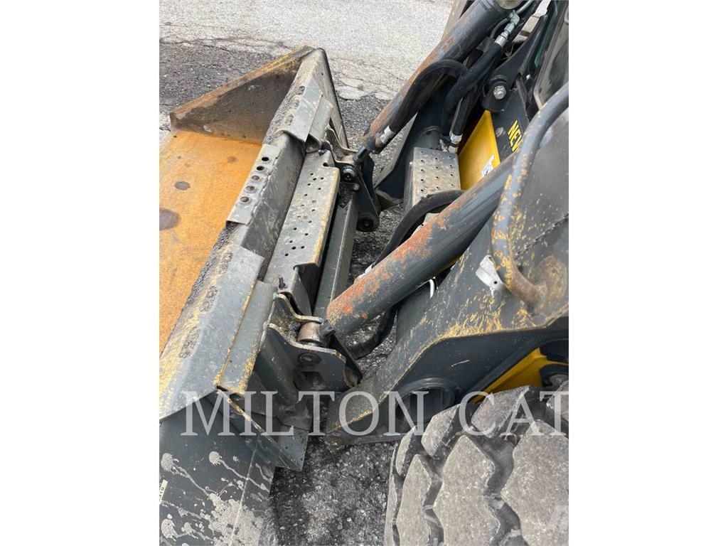 New Holland L220 Minicargadoras